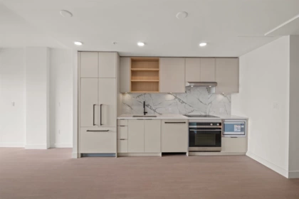 553 422 E 3rd Street, North Vancouver, BC