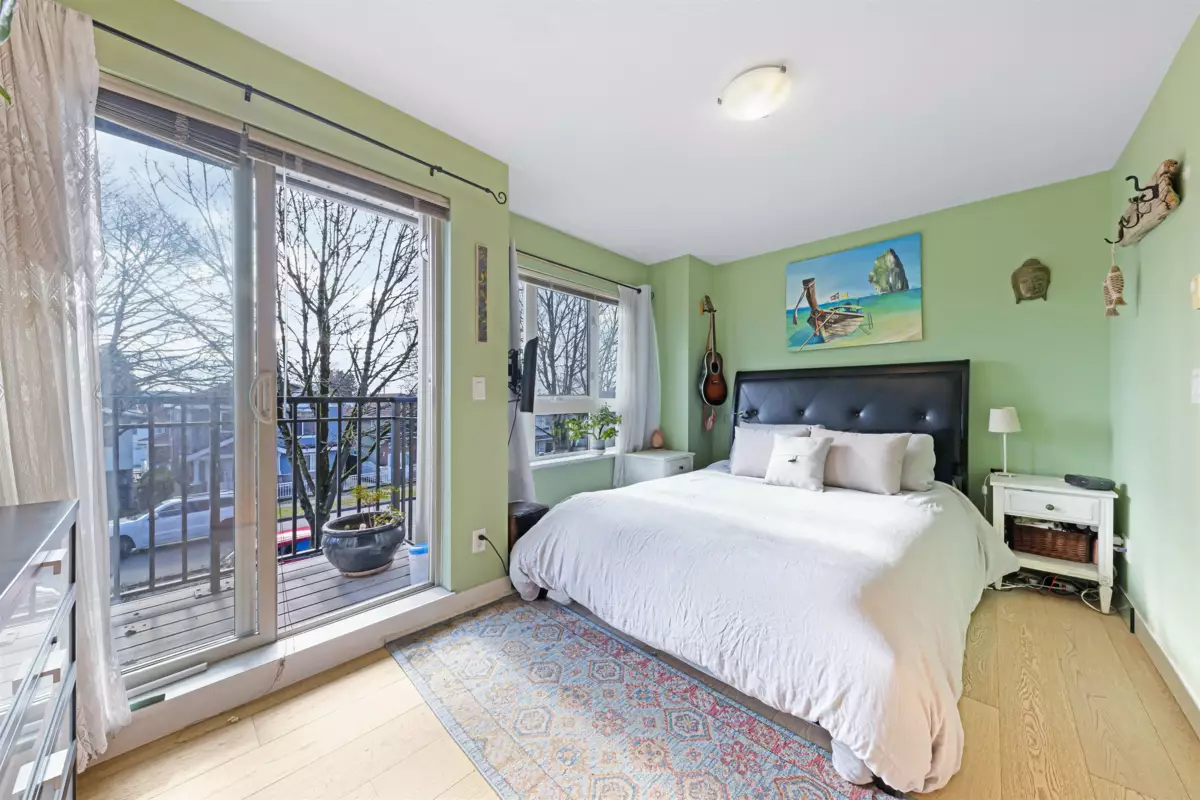 Breakfast Nook Photo of 10 4055 Pender Street, Burnaby, BC