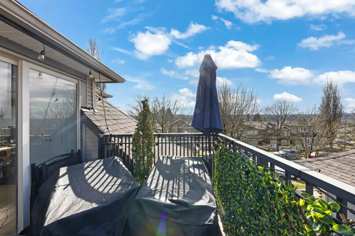 Entry Foyer Photo of 10 4055 Pender Street, Burnaby, BC