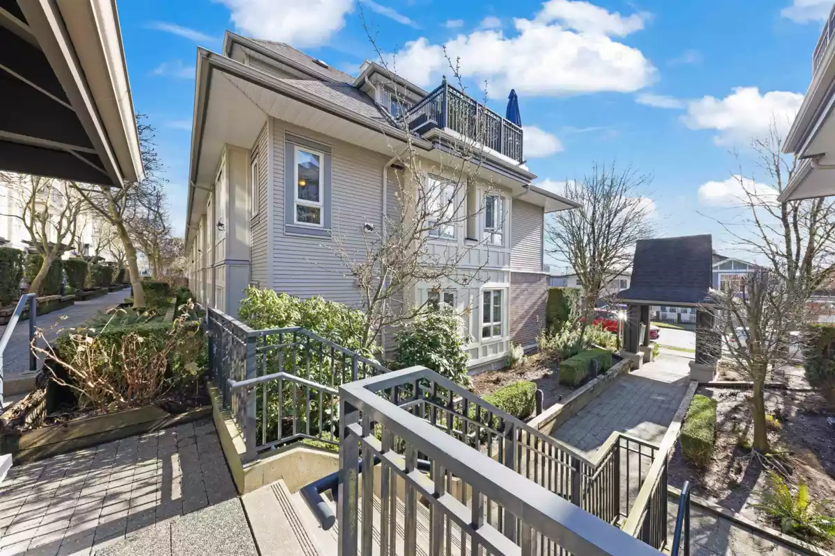 Outdoor Patio Photo of 10 4055 Pender Street, Burnaby, BC