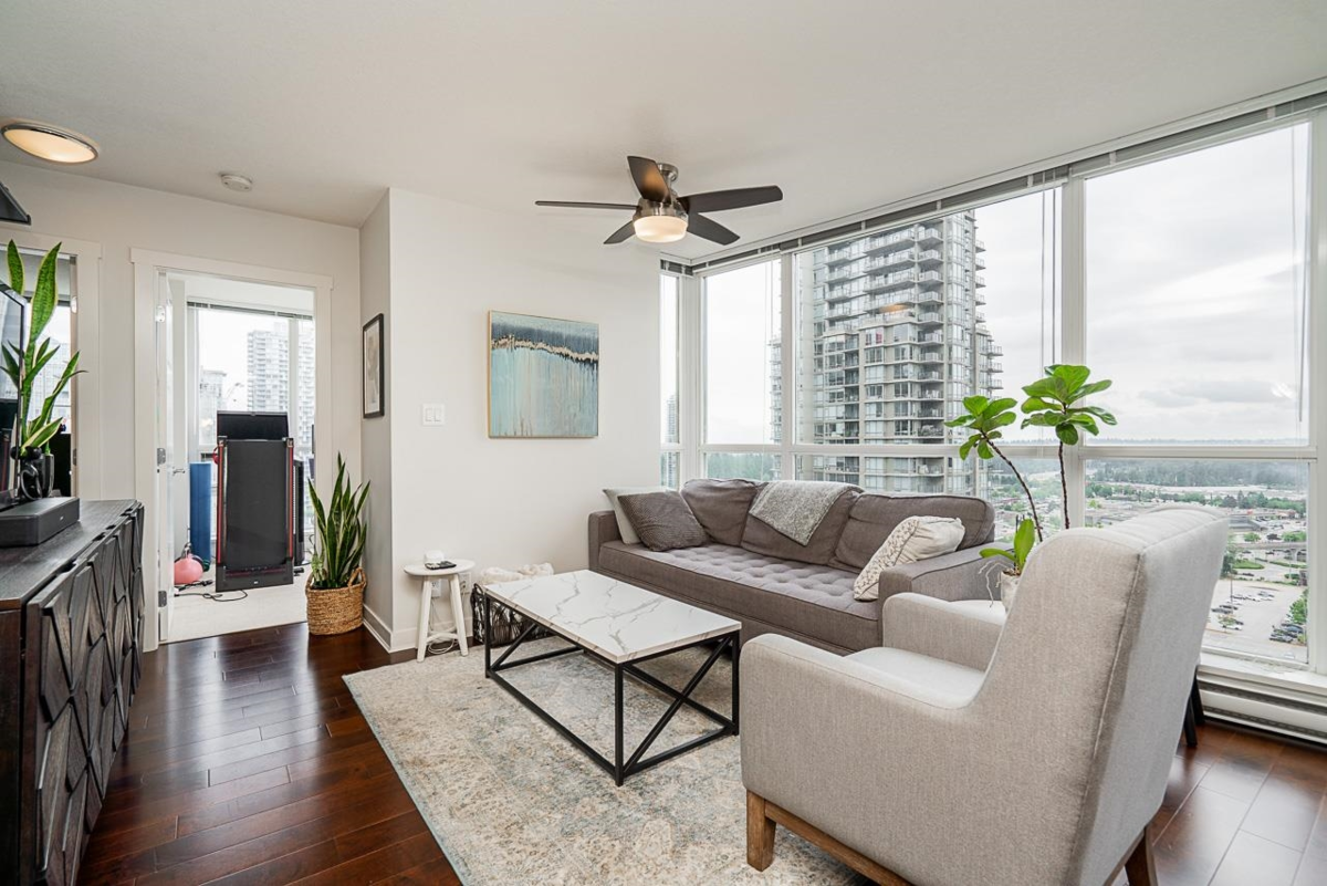 Breakfast Nook Photo of 2605 2978 Glen Drive, Coquitlam, BC