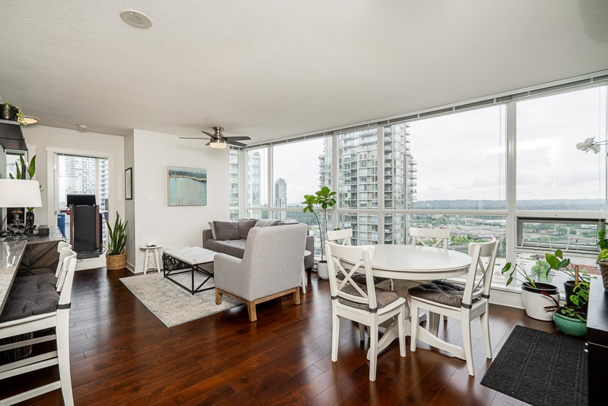 Kitchen Island Photo of 2605 2978 Glen Drive, Coquitlam, BC