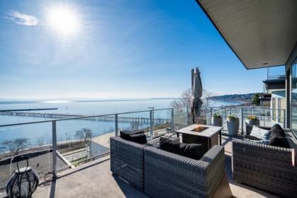 15118 Victoria Avenue, White Rock, BC, White Rock — Single Family Residence for sale