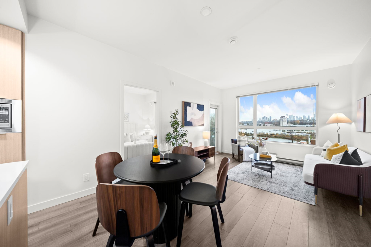 Dining Area Photo of 511 2188 Madison Avenue, Burnaby, BC