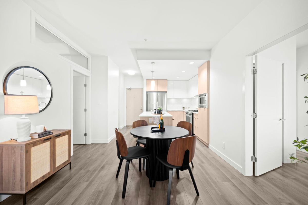 Kitchen Photo of 511 2188 Madison Avenue, Burnaby, BC