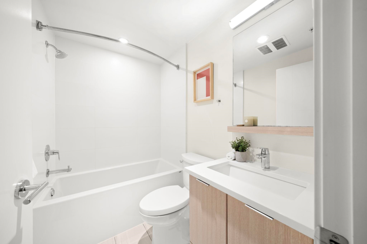 Powder Room Photo of 511 2188 Madison Avenue, Burnaby, BC