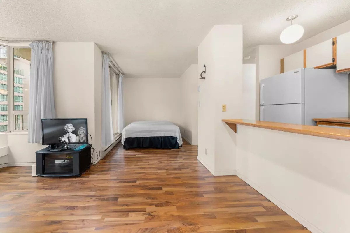 Family Room Photo of 307 1330 Hornby Street, Vancouver, BC