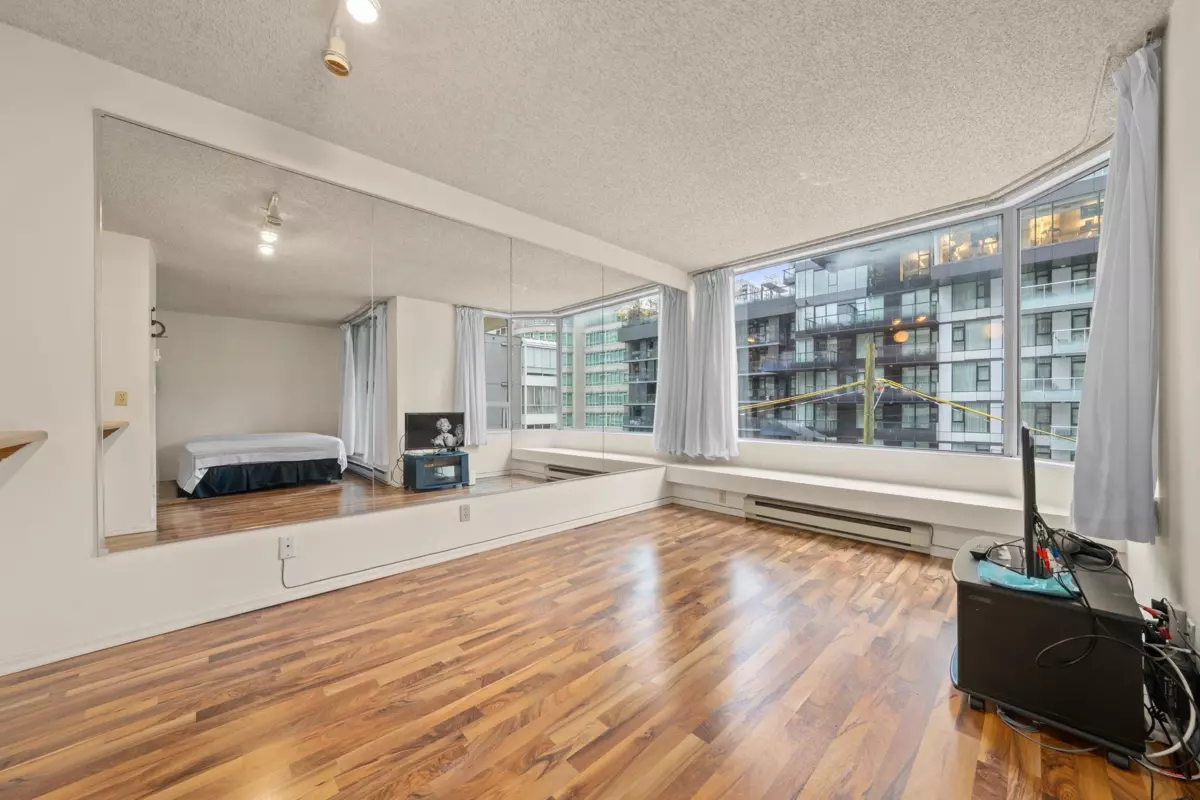 Living Room Photo of 307 1330 Hornby Street, Vancouver, BC