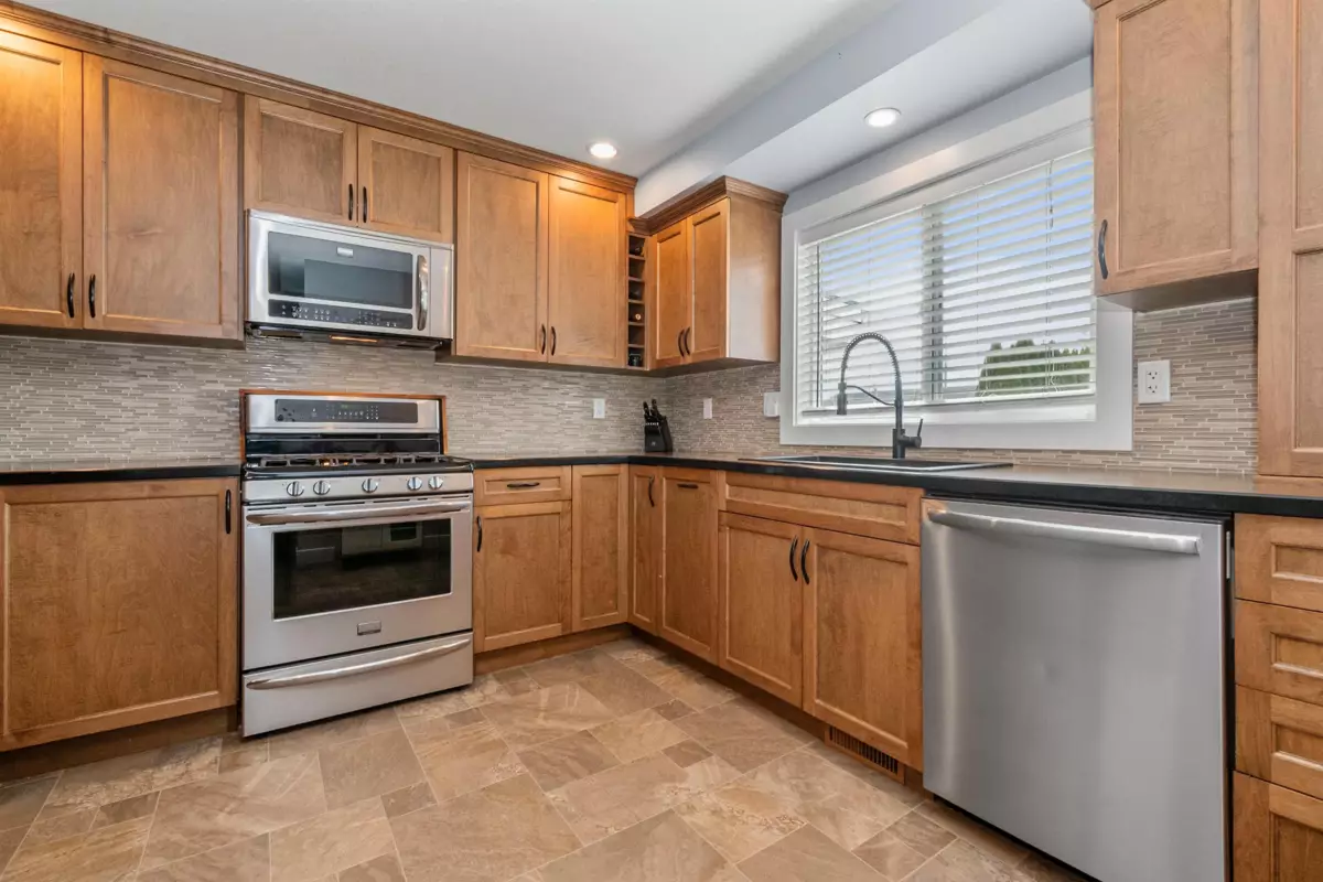 Living Room Photo of 9728 Heather Street, Chilliwack, BC