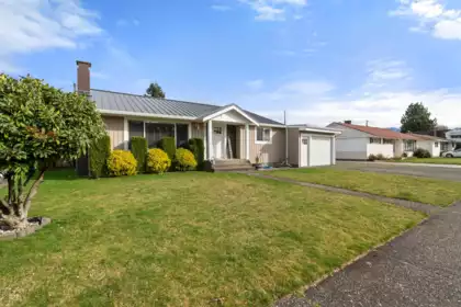 Hot Tub / Spa Photo of 9728 Heather Street, Chilliwack, BC
