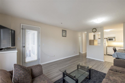 Kitchen Photo of 308 13780 76 Avenue, Surrey, BC