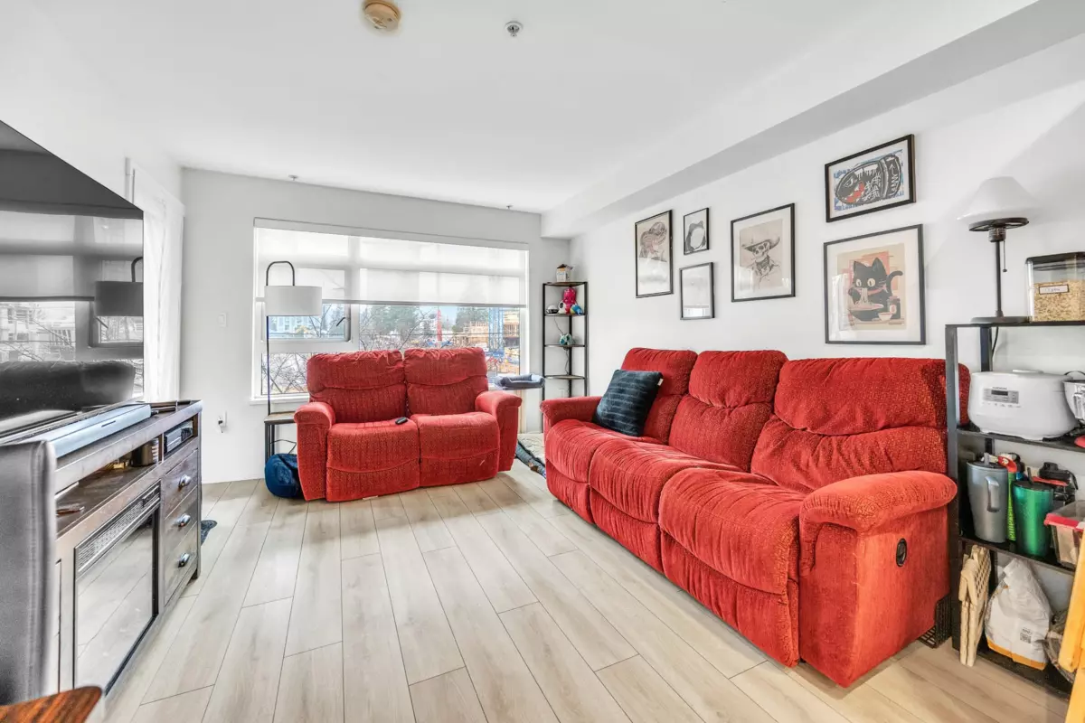 Dining Area Photo of 209 1519 Crown Street, North Vancouver, BC