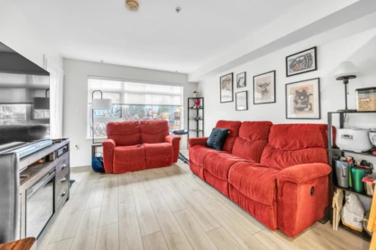 209 1519 Crown Street, North Vancouver, BC, North Vancouver — Apartment/Condo for sale