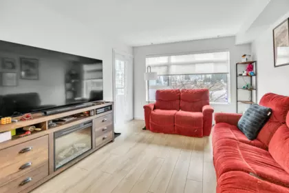 Kitchen Island Photo of 209 1519 Crown Street, North Vancouver, BC