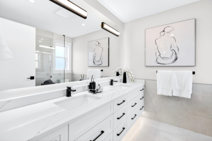 Hallway Photo of 16717 25a Avenue, Surrey, BC