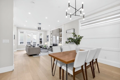 Kitchen Island Photo of 16717 25a Avenue, Surrey, BC