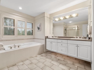 Guest Bathroom Photo of 66 3355 Morgan Creek Way, Surrey, BC
