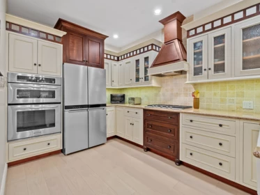 Kitchen Island Photo of 66 3355 Morgan Creek Way, Surrey, BC