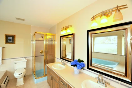 Primary Bathroom Photo of 6823 Grant Place, Burnaby, BC