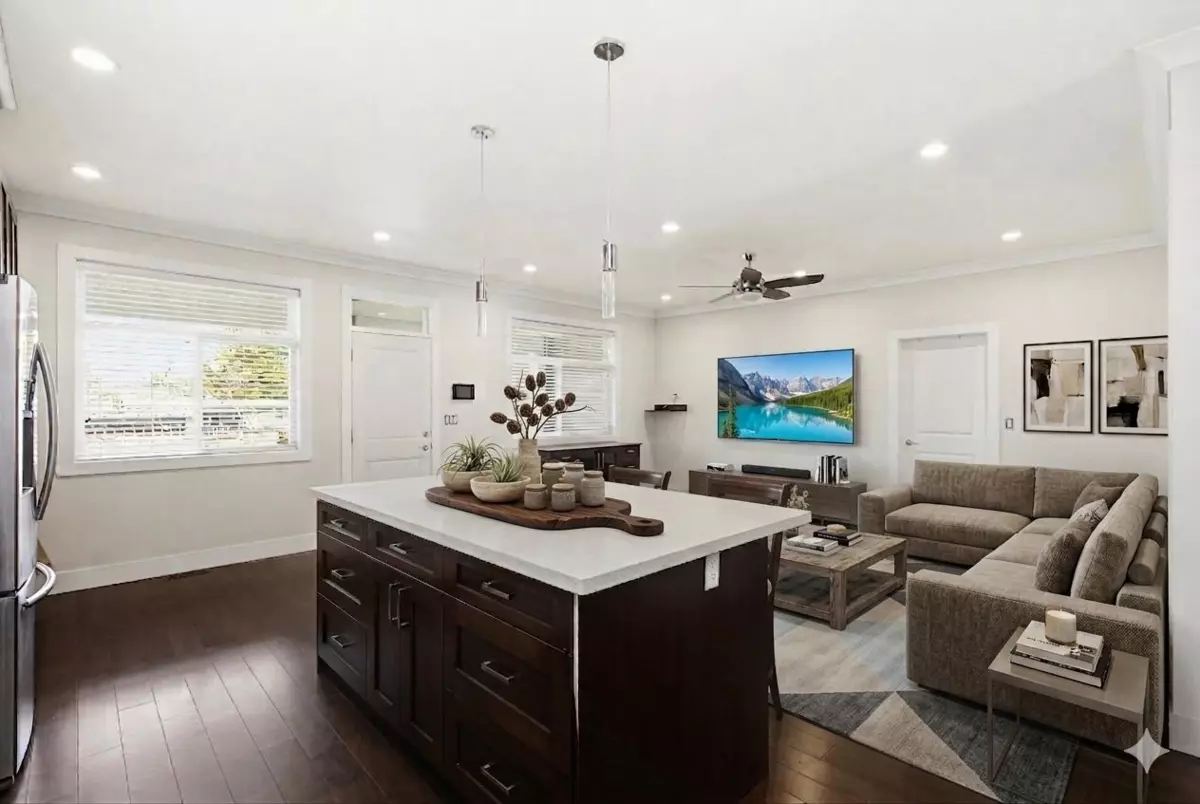 Living Room Photo of 32141 Hillcrest Avenue, Mission, BC