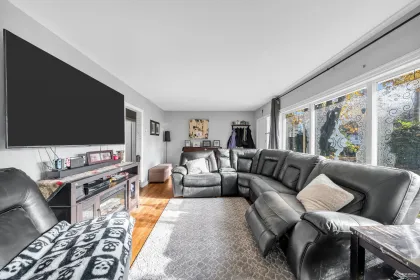 Kitchen Island Photo of 735 Lea Avenue, Coquitlam, BC