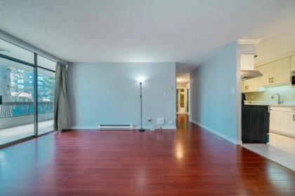 Primary Bathroom Photo of 215 5932 Patterson Avenue, Burnaby, BC