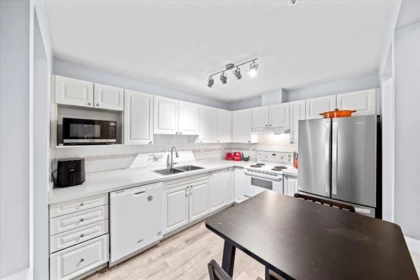 Kitchen Island Photo of 215 2678 Dixon Street, Port Coquitlam, BC