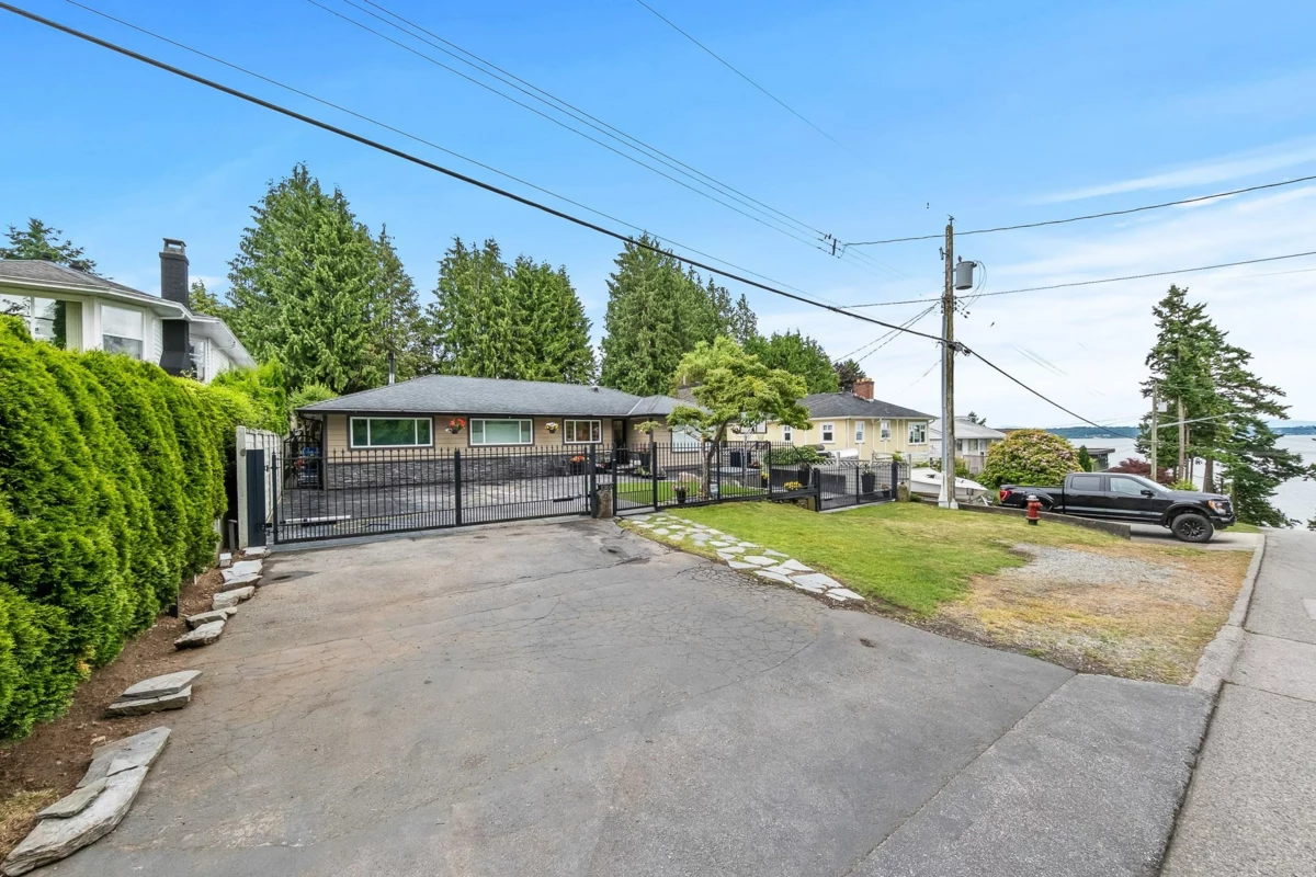 Dining Area Photo of 1360 Everall Street, White Rock, BC