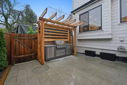 Front Yard Photo of 919 E 10th Avenue, Vancouver, BC
