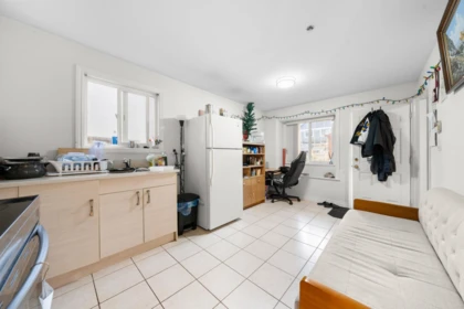 Hot Tub / Spa Photo of 5174 Aberdeen Street, Vancouver, BC
