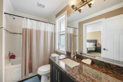 Guest Bathroom Photo of 18927 54a Avenue, Surrey, BC