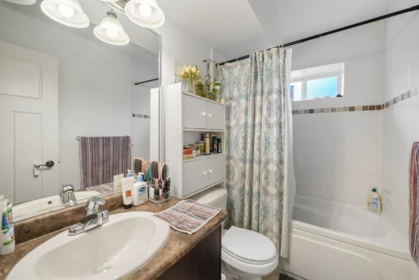 Hallway Photo of 18927 54a Avenue, Surrey, BC