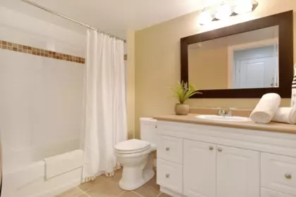 Entry Foyer Photo of 1 17097 64 Avenue, Surrey, BC