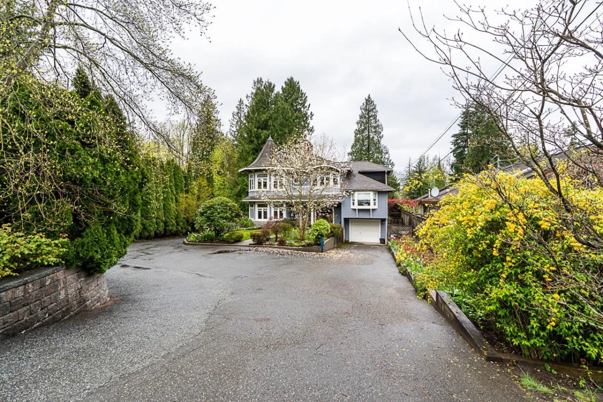 Living Room Photo of 10503 127 Street, Surrey, BC
