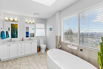 Entry Foyer Photo of 2972 Robson Drive, Coquitlam, BC