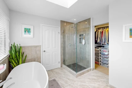 Hallway Photo of 2972 Robson Drive, Coquitlam, BC