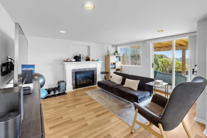 Swimming Pool Photo of 2972 Robson Drive, Coquitlam, BC