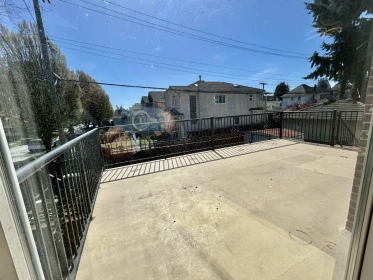 Hot Tub / Spa Photo of 1544 W 68th Avenue, Vancouver, BC