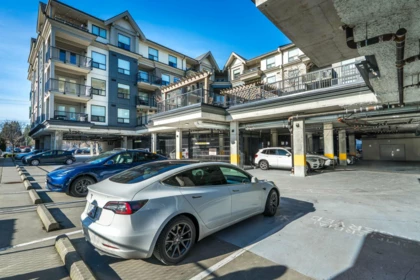 Community Amenities Photo (Clubhouse) of 505 2493 Montrose Avenue, Abbotsford, BC