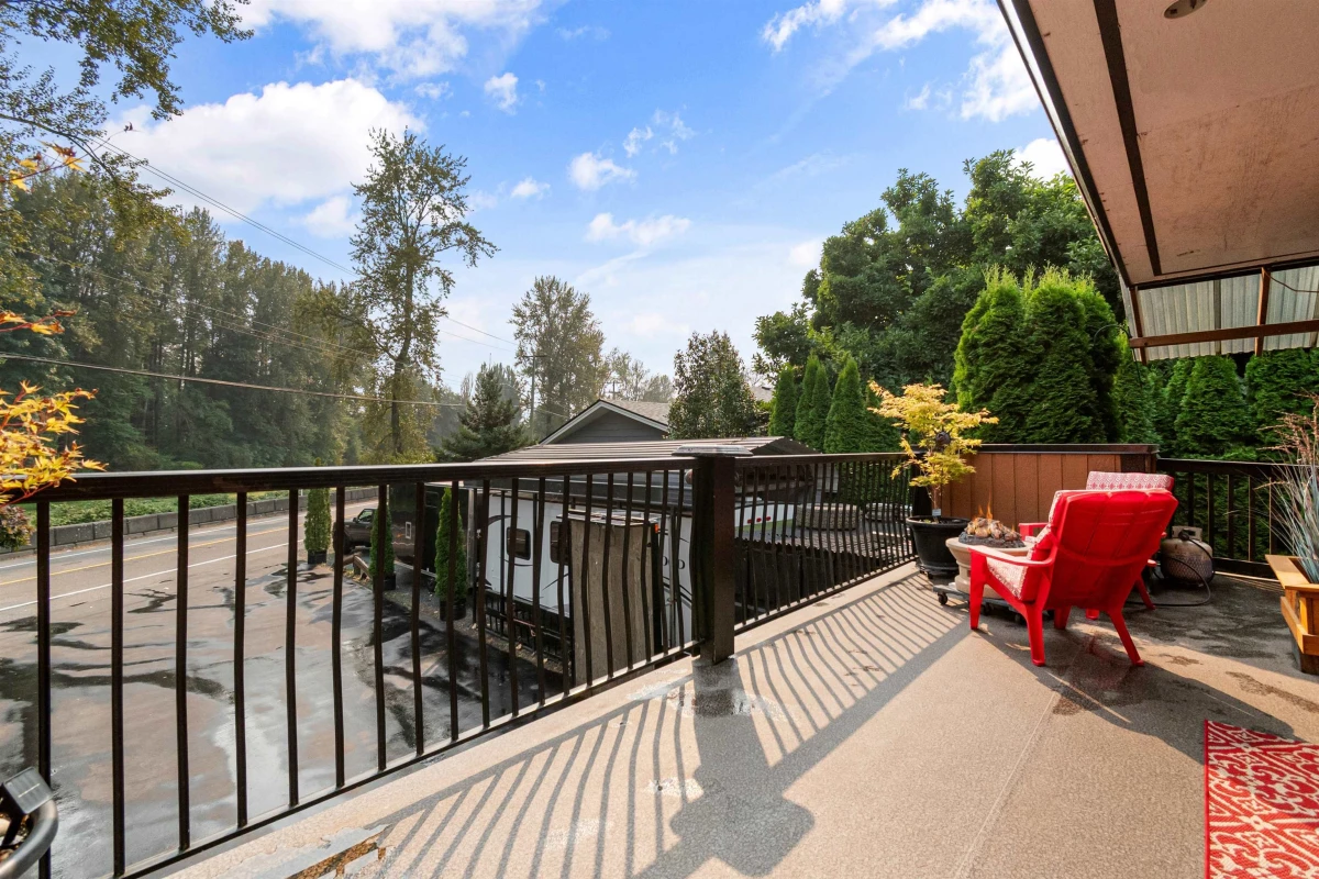 Living Room Photo of 46633 Hope River Road, Chilliwack, BC