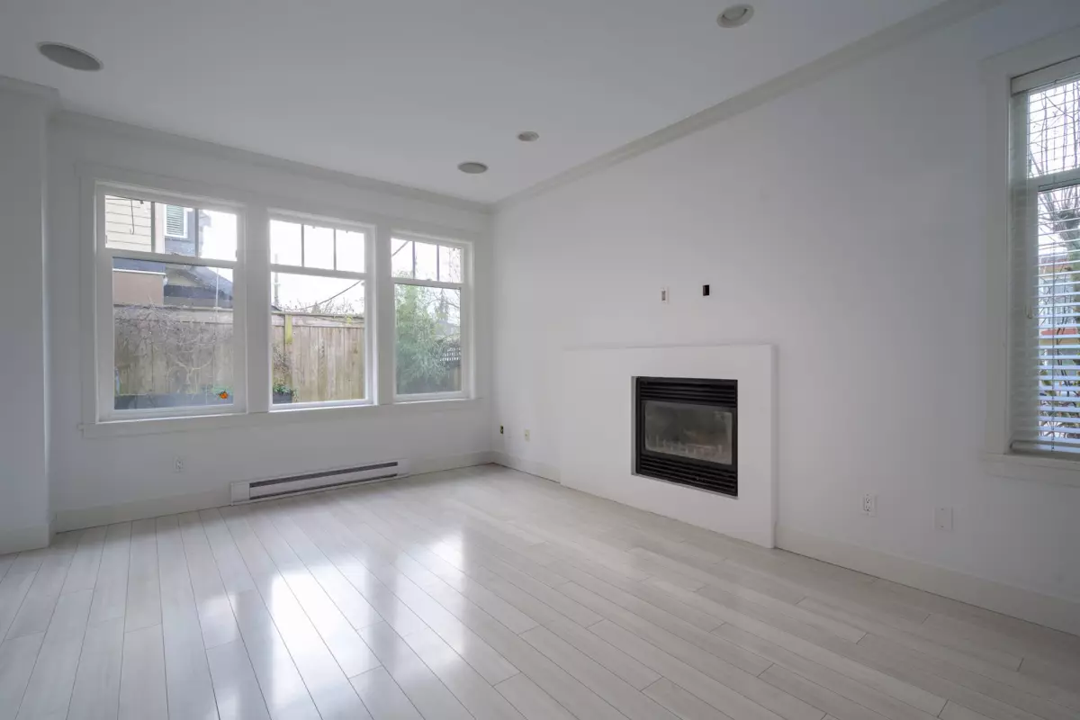 Living Room Photo of 9 4780 55b Street, Delta, BC