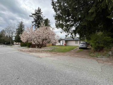 Backyard Photo of 33475 Cherry Avenue, Mission, BC