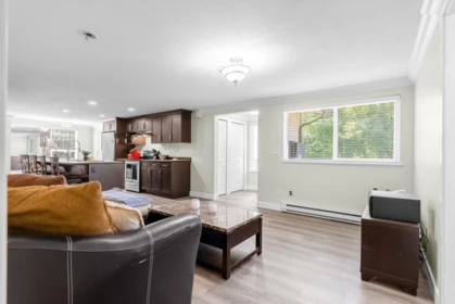 Kitchen Island Photo of 33475 Cherry Avenue, Mission, BC