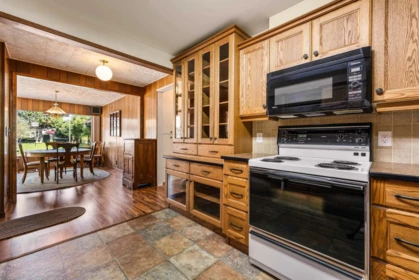 Breakfast Nook Photo of 455 Pine Avenue, Harrison Hot Springs, BC