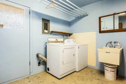 Guest Bathroom Photo of 455 Pine Avenue, Harrison Hot Springs, BC