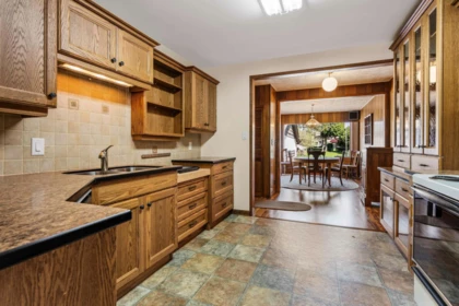 Kitchen Photo of 455 Pine Avenue, Harrison Hot Springs, BC
