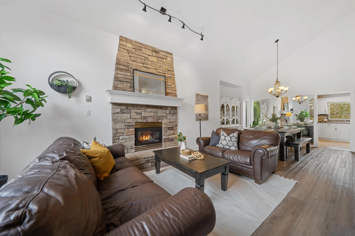 Dining Area Photo of 10519 Slatford Street, Maple Ridge, BC