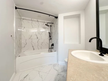 Entry Foyer Photo of 307 3132 Dayanee Springs Boulevard, Coquitlam, BC