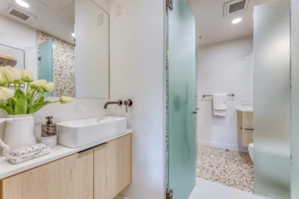 Guest Bathroom Photo of 512 2471 St. George Street, Vancouver, BC