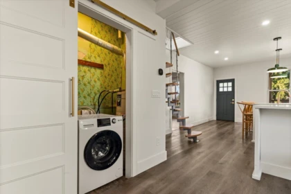Guest Bathroom Photo of 34758 Clayburn Road, Abbotsford, BC